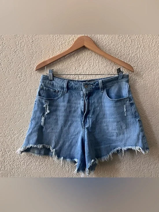 Hollister Ultra High Rise Mom Shorts 5” Sz 30/10 Light Wash Frayed Hem - Picture 1 of 8